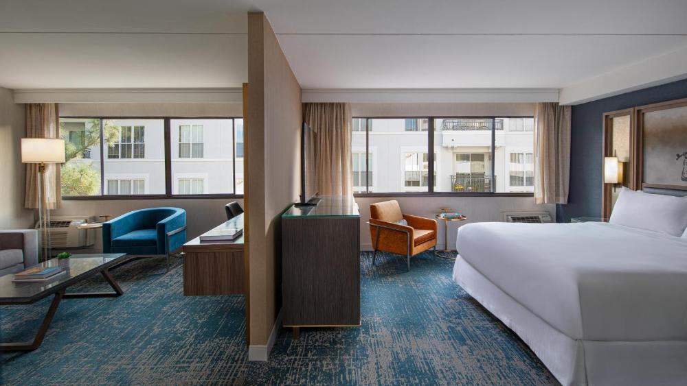 Deluxe King Suite with Sofa Bed interior